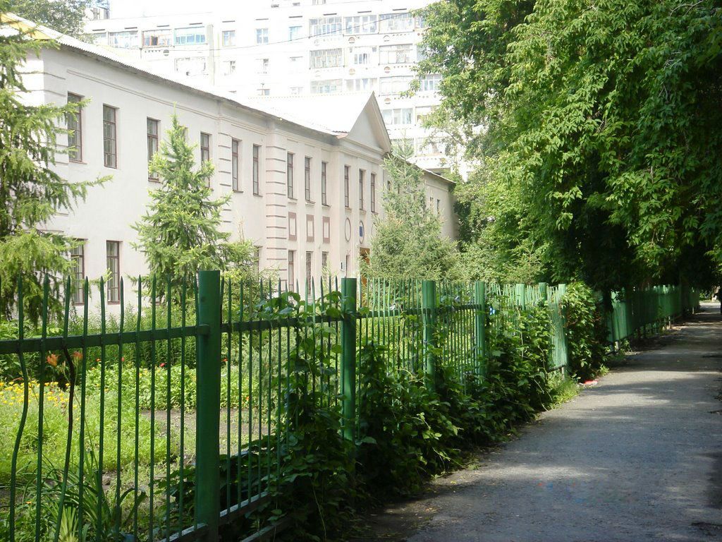 Старое здание школы № 27. г. Курган, ул. Куйбышева, 49. Фото 2000-х гг.
